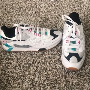 Reebok size 9 shoes